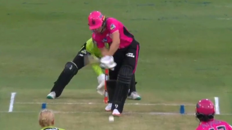 Aussie teammate traps Perry