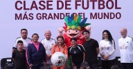 Mundial 2026: Brugada encabeza ensayos para romper récord de la clase de futbol más grande del mundo en CDMX