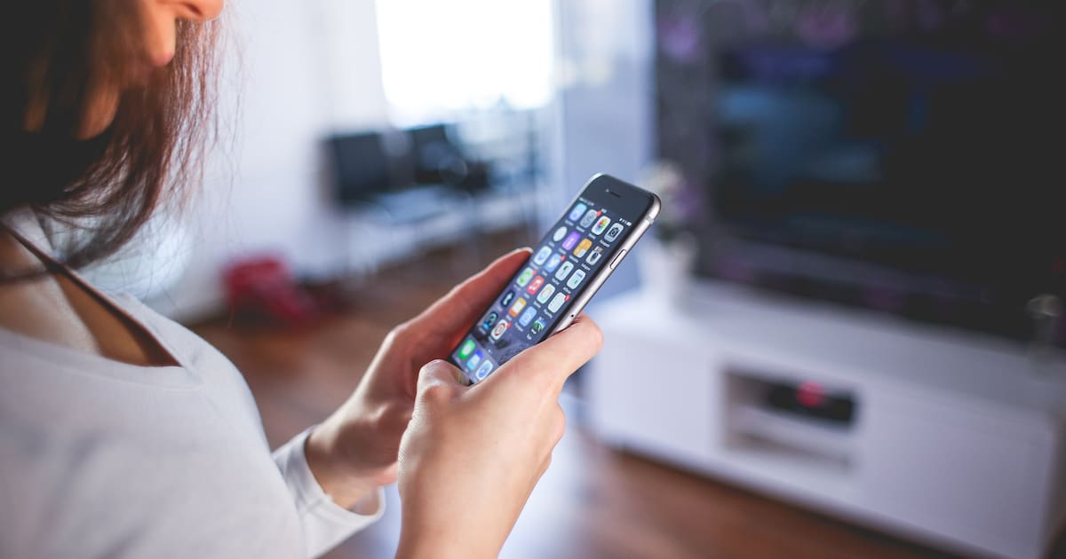 Reducir una semana el uso de redes sociales mejora la ansiedad, depresión y sueño en jóvenes adultos, según estudio