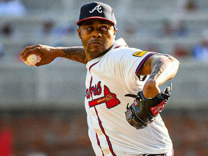 Raisel Iglesias regresa a los Braves por un año y 16 millones de dólares