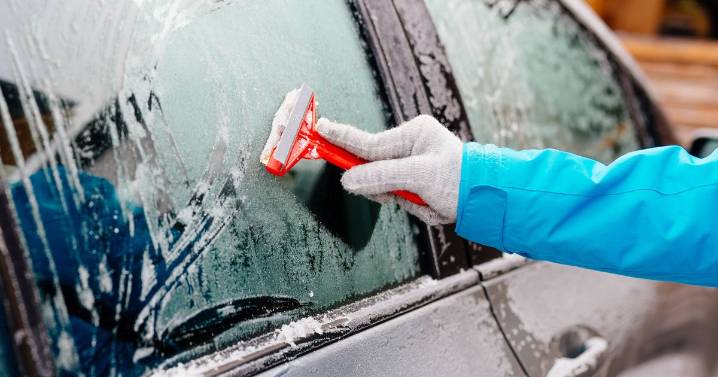 AA urges motorists to place 1 everyday item on windscreen to stop frost