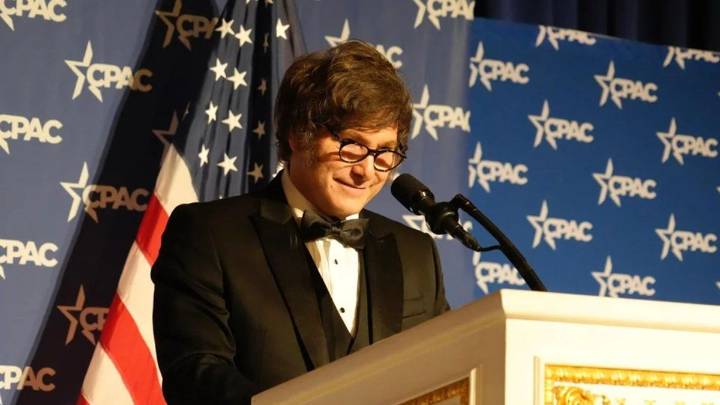 Ahora, también baila: Milei imitó a Trump al ritmo de "YMCA" en la CPAC