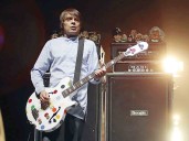 Por siempre será Adored; Gary Mani Mounfield