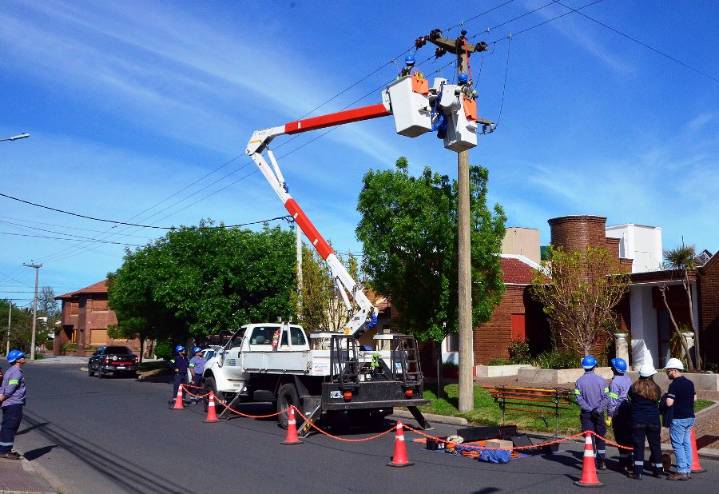 La CPE realizó capacitación en trabajos con tensión en redes