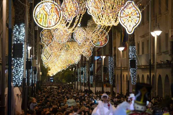 Ya es Navidad en Huelva: el encendido del alumbrado da el pistoletazo de salida