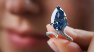 'Mellon blue', diamante azul vivo, fue vendido en más de 25 mdd en Ginebra