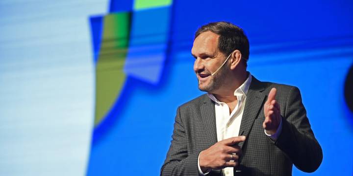 “Superar la queja y cambiar la actitud nos convierte en protagonistas de nuestras vidas”, señala un ex rugbier y coach de deportistas