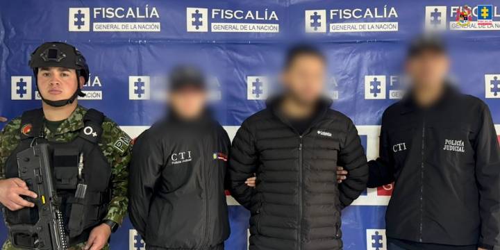 Hombre abusaba de sus dos hijas en Bogotá y las obligaba a ver videos pornográficos: fue enviado a la cárcel