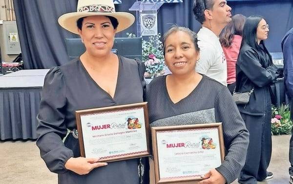 Ganana alfareras Premio estatal “Mujer Rural“
