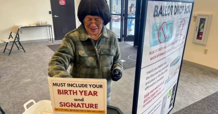 Davis sails to reelection; City Council incumbents see mixed results