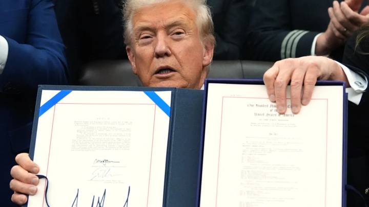 Trump firma la ley que pone fin al cierre de Gobierno más largo de la historia de EEUU