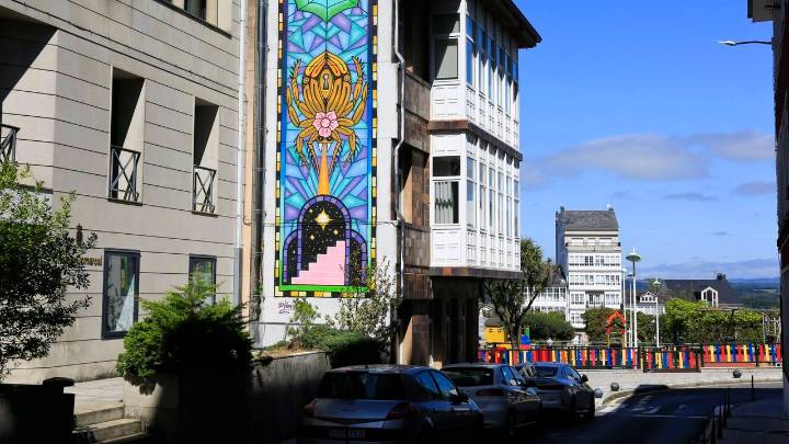 Un joven de Vilalba es agredido en plena calle por el conductor de un coche, que se bajó del vehículo para pegarle