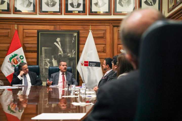 Minsa instalará mesa de trabajo con la Sociedad Nacional de Industrias para fortalecer control y acceso a medicamentos