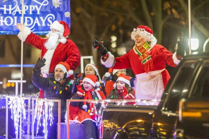 Naperville Holiday Parade of Lights kicks off Christmas season