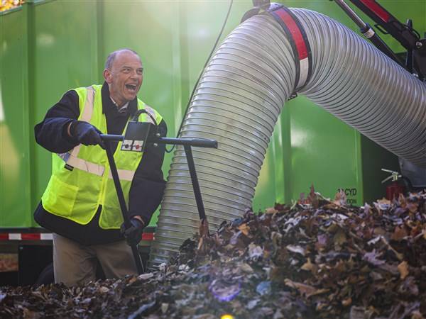 Toledo continues leaf collection efforts