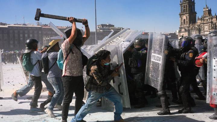 Thousands protest crime and corruption in Mexico City as 'Gen Z' protests gain momentum