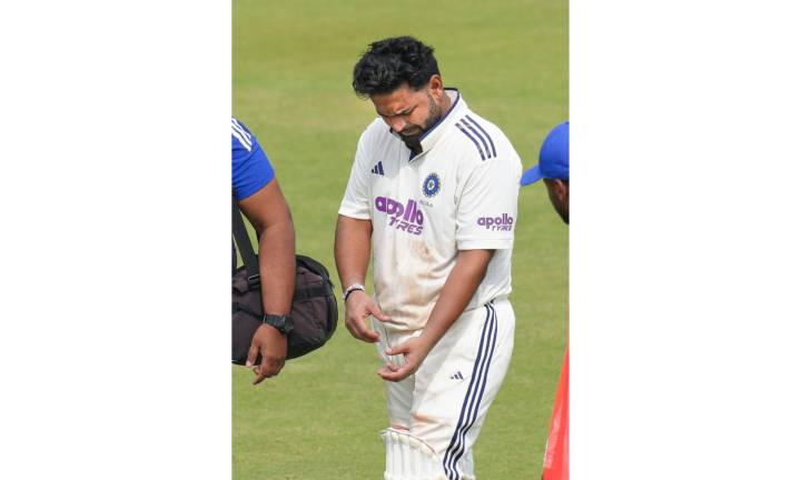 Pant allays injury concern, comes out to bat