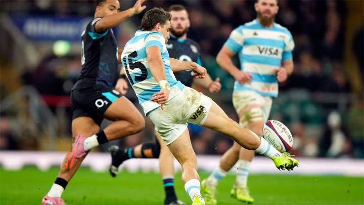 Malas noticias para Los Pumas: Juan Cruz Mallía sufrió una grave lesión y estará varios meses sin jugar