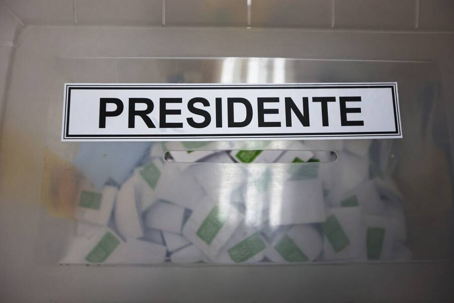 Primeros resultados oficiales: Jara y Kast lideran las preferencias y Matthei queda en tercer lugar