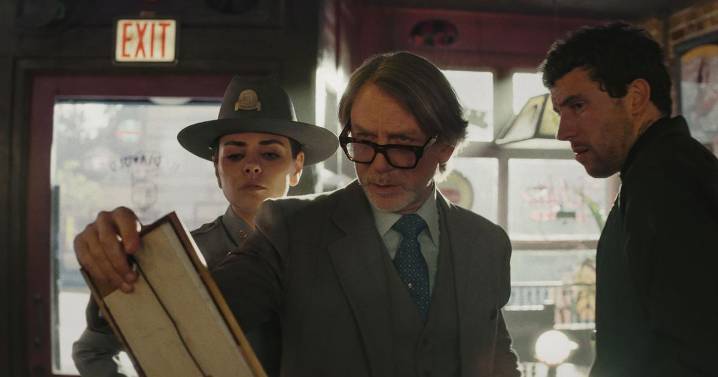 Wake Up Dead Man: A Knives Out Mystery