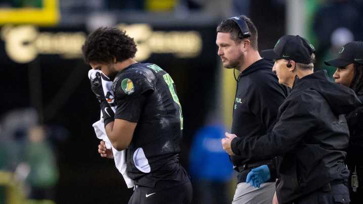 Oregon football's Dante Moore discusses nose injury…