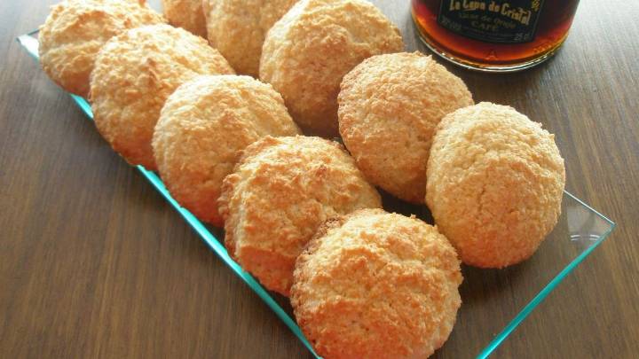 Cómo preparar Galletas de coco sin harina: la receta con 4 ingredientes y en 15 minutos