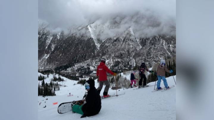 Warm November delays ski season