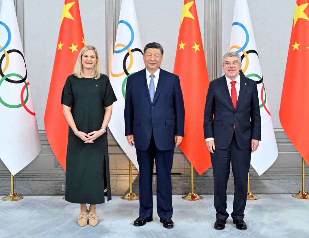 Xi Jinping dialoga con líderes del COI durante XV Juegos Nacionales