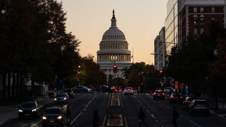 Government shutdown: Senate passes first stage of new deal