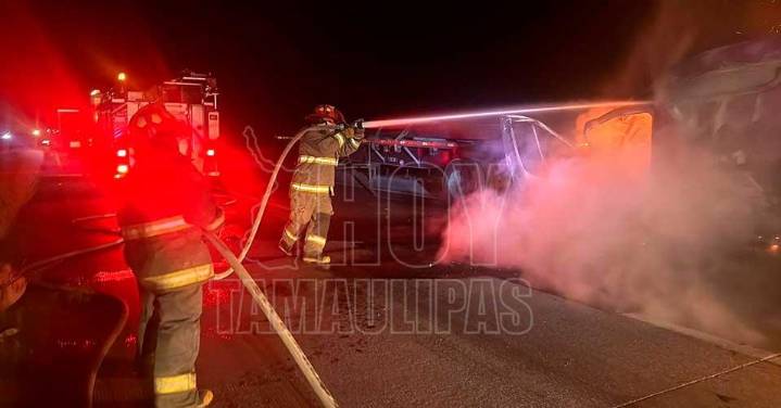 Repartidor sufre amputación parcial de pierna y quemaduras tras accidente en autopista a Monterrey