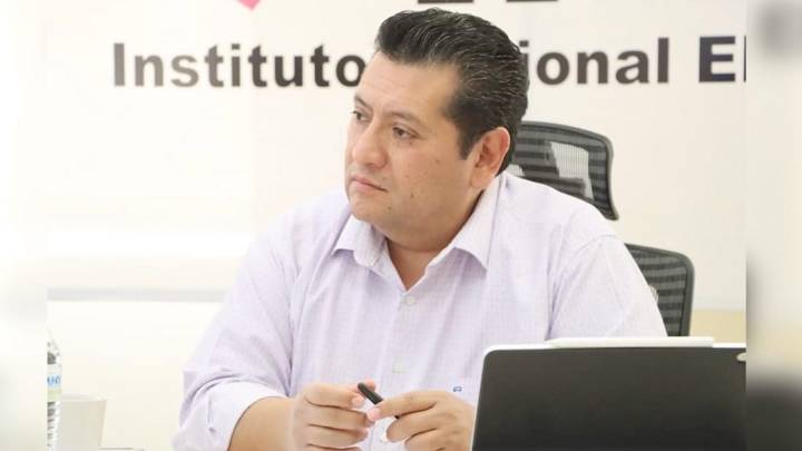 Renuncia titular del INE Coahuila, José Luis Vázquez, a su cargo tras 30 años de servicio