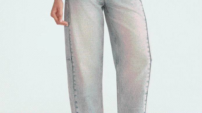 Aéropostale's Black Friday Preview Has Major Doorbuster Deals on Tees, Hoodies & Jeans for Teens, Starting at $7