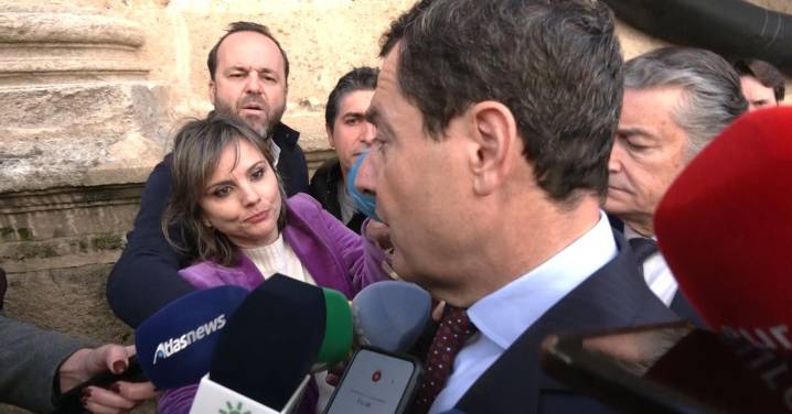 Juanma Moreno pide a Pedro Sánchez que valore convocar elecciones