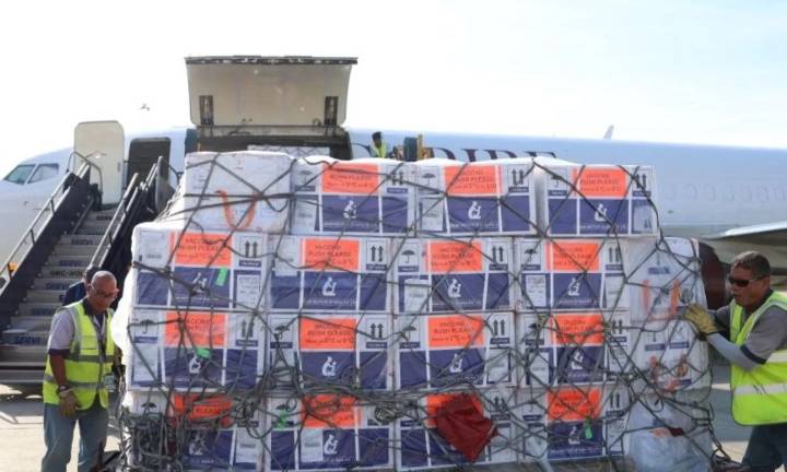 Venezuela recibe 1.28 millones de dosis de vacunas clave provenientes de la India