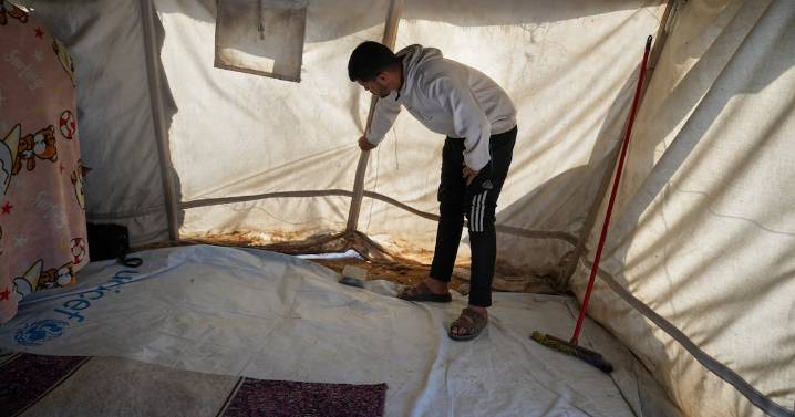 Lluvias invernales ‘azotan’ Gaza: Habitantes luchan por rescatar refugios de las inundaciones