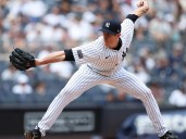 Los Yankees ejercieron su opción sobre Tim Hill