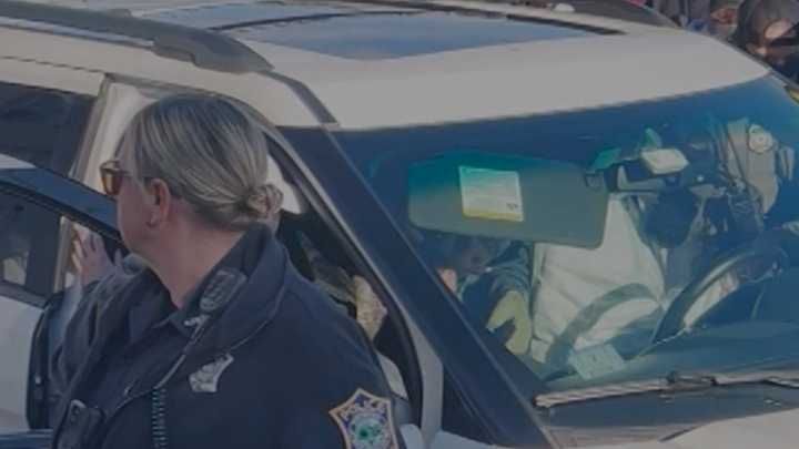 Video shows man apparently having a seizure during ICE arrest