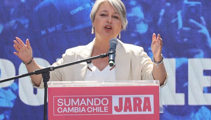 Jara inicia su campaña de segunda vuelta y afirma que la elección “está abierta” pese a ventaja de Kast