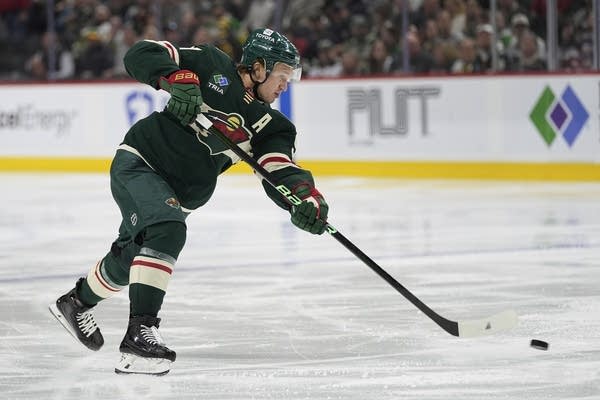 Kaprizov scores in overtime as the Wild beat the Blackhawks 4