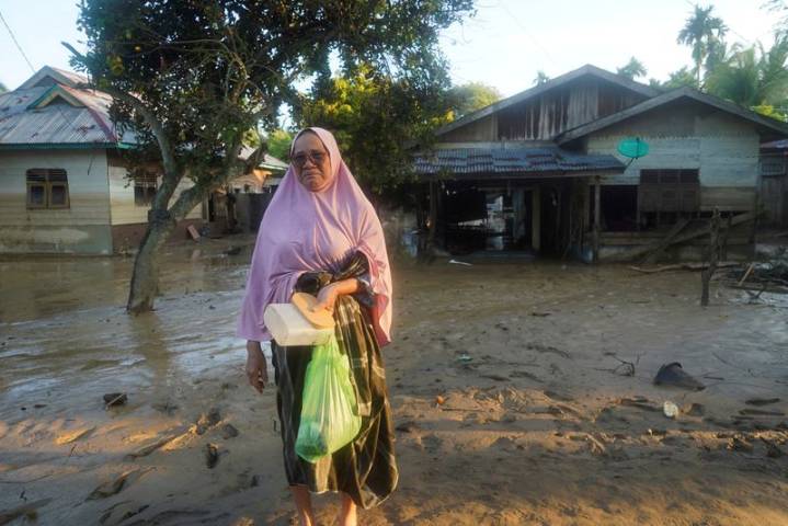 Indonesia flood death toll climbs to 303 amid cyclone devastation, disaster agency says