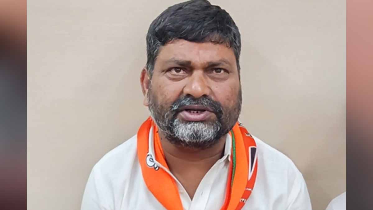 Setback to Prashant Kishor: Jan Suraaj’s Munger candidate joins BJP a day before polling