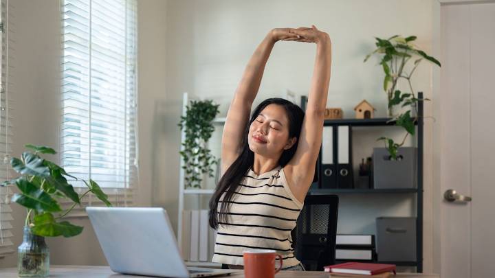 The 5-minute stretch routine to undo hours of sitting instantly