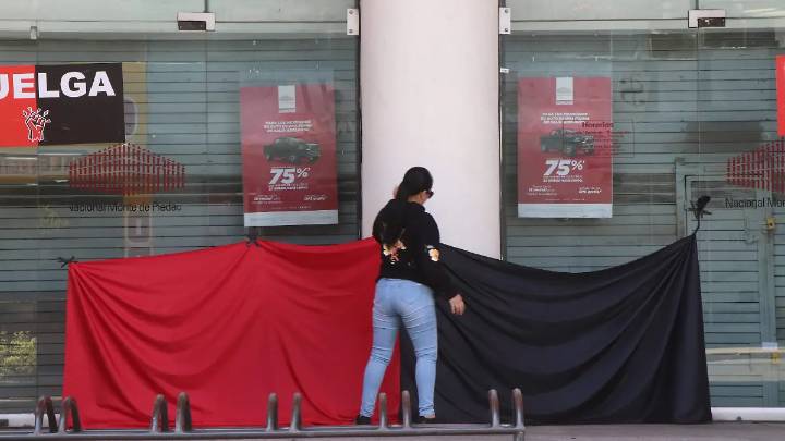 ¡Más de un mes en huelga! Trabajadores de Nacional Monte de Piedad votan para validar su paro laboral