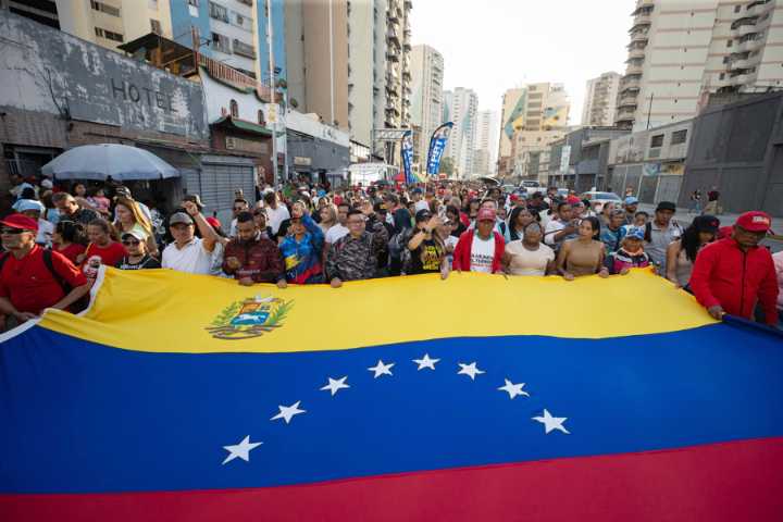 Trump dice "no creer" que EE.UU. vaya a la guerra con Venezuela, pero elude hablar de planes