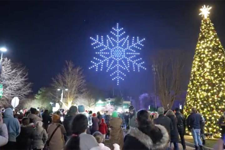 Llega una nueva tradición navideña a Boston con un show de drones