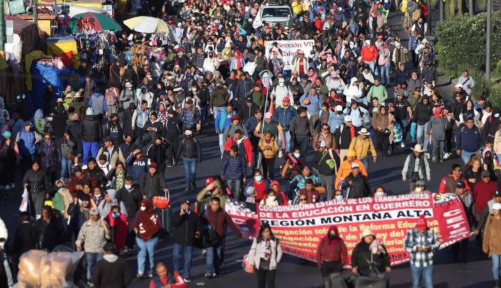 CNTE desquicia accesos a la CDMX y por toma de casetas en los estados