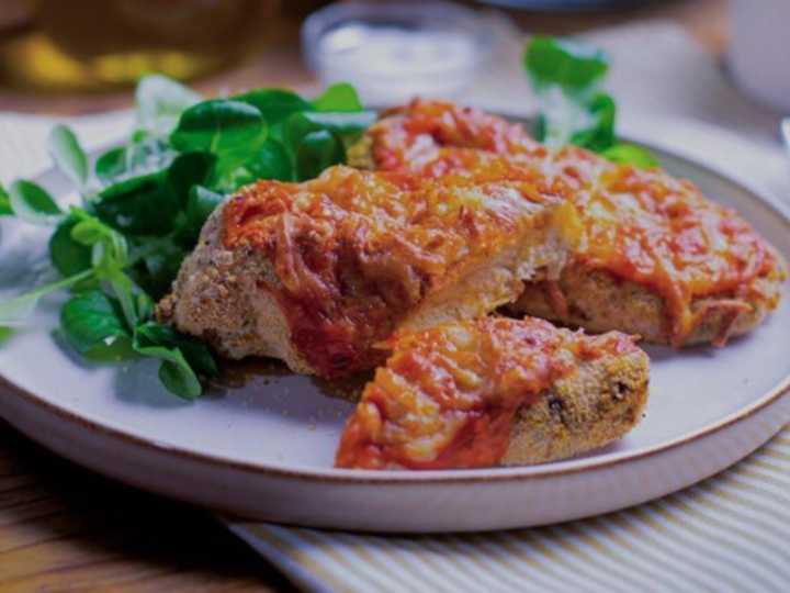 Cómo hacer pollo a la parmesana en “air fryer”: rápido, fácil y al mejor estilo italiano