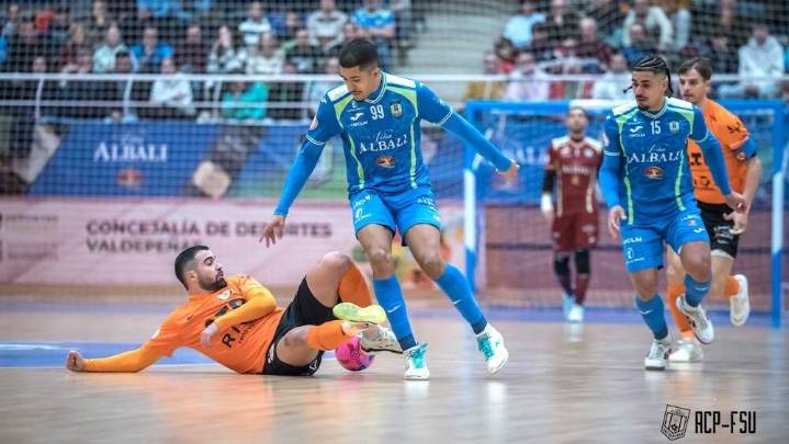 El Valdepeñas refuerza su dinámica positiva tras superar a Ribera Navarra (2