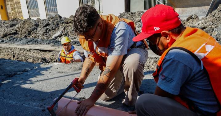 Renueva AyD 180 metros de tubería sanitaria en beneficio de más de 50 familias de colonia Del Vidrio