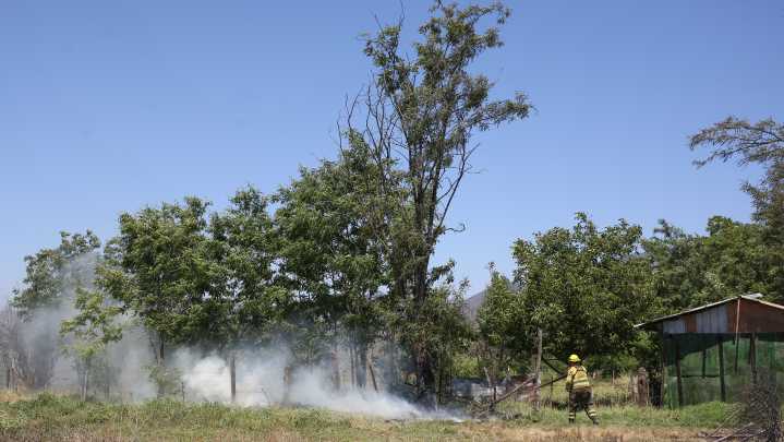 Melipilla en Alerta Roja por incendio forestal: Senapred solicita evacuación